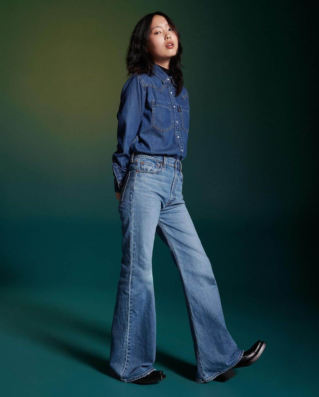 Levi’sのインスタグラム：「Introducing our new Ribcage Bells. With a high waist and vintage vibe, these fun flares create a timelessly flattering silhouette that’ll last for years to come. And then for years after that.   Shop now via stories + link in bio.」