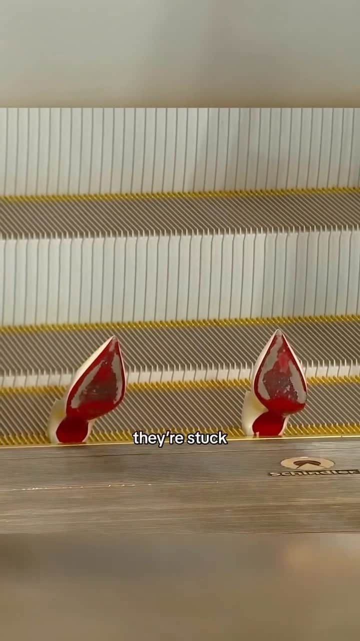 E! Onlineのインスタグラム：「#BrynnWhitfield, we’re not in #Bravocon anymore, but we are forever #ThankfulFor this hilarious heels mishap. 👠 (🎥: Bravo)」