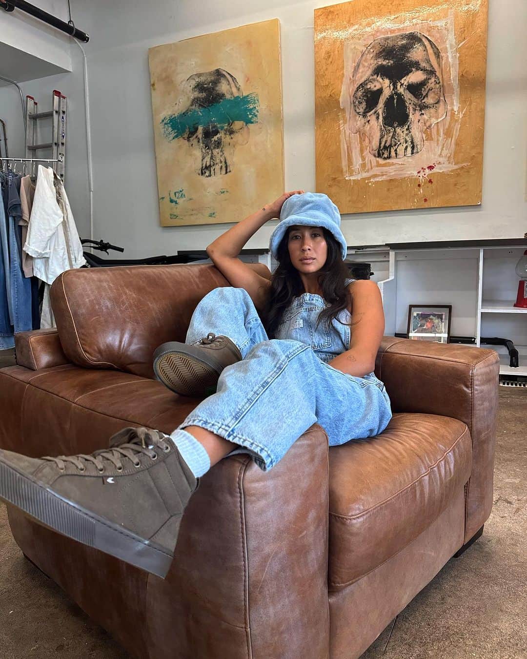 ケリア・モニーツのインスタグラム：「Give back this holiday with @cariuma. Now through November 28th, @cariuma is planting 10 trees for every pair of shoes sold on their website vs their usual 2. Happy Holidays 💚」