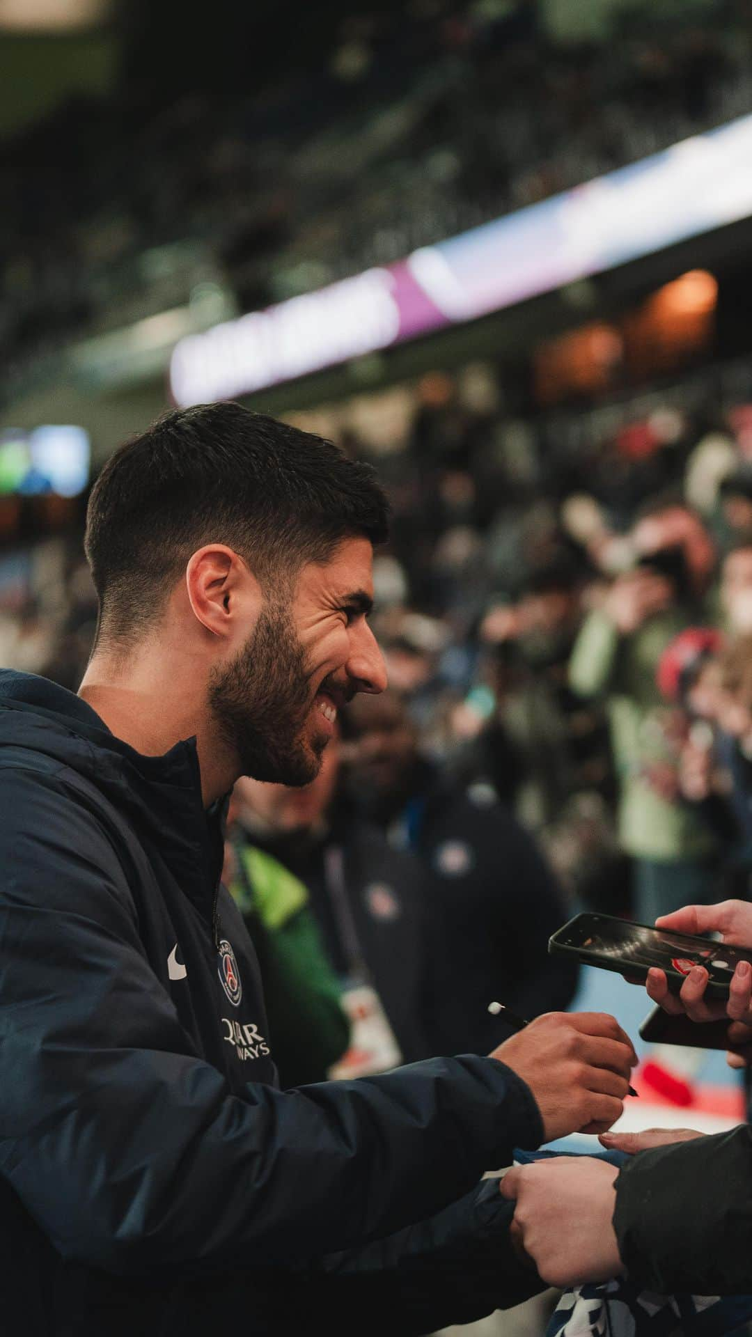 リーグ・アンのインスタグラム：「Marco Asensio & happy children ❤️  #Ligue1UberEats」