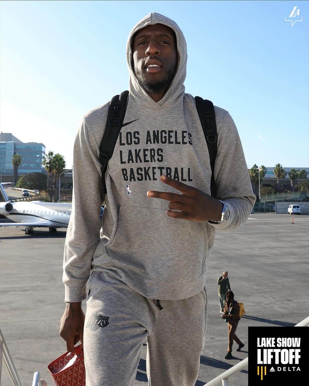 Los Angeles Lakersさんのインスタグラム写真 - (Los Angeles LakersInstagram)「On the road again   @delta | #LakeShowLiftOff」11月25日 7時35分 - lakers