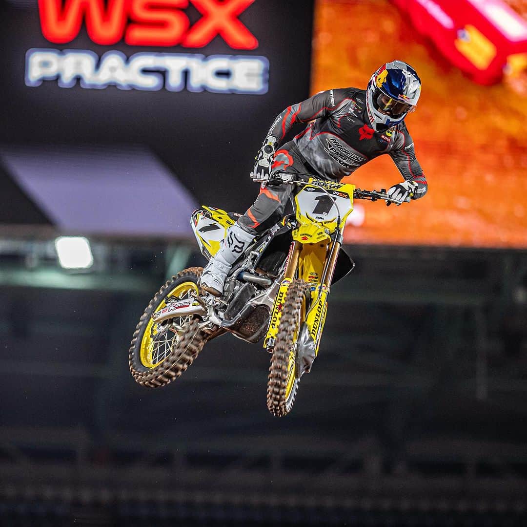 ケン・ロックゼンさんのインスタグラム写真 - (ケン・ロックゼンInstagram)「Race Day 😃🤘🏽  📸 @thibaultphotography」11月25日 7時46分 - kenroczen94