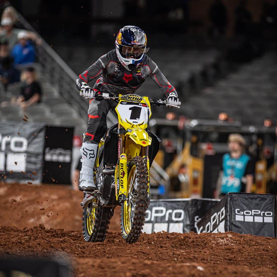 ケン・ロックゼンさんのインスタグラム写真 - (ケン・ロックゼンInstagram)「Race Day 😃🤘🏽  📸 @thibaultphotography」11月25日 7時46分 - kenroczen94
