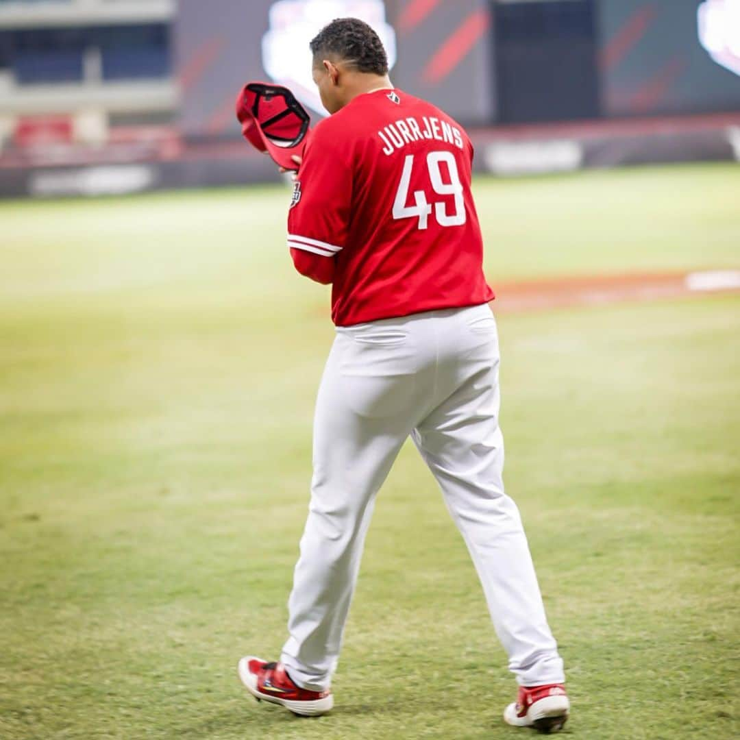 ディディ・グレゴリウスさんのインスタグラム写真 - (ディディ・グレゴリウスInstagram)「Dubai Game 1  We making history here playing the first professional baseball in  Dubai Professional league coming soon Sony #f1.4」11月25日 7時56分 - sirdidig18