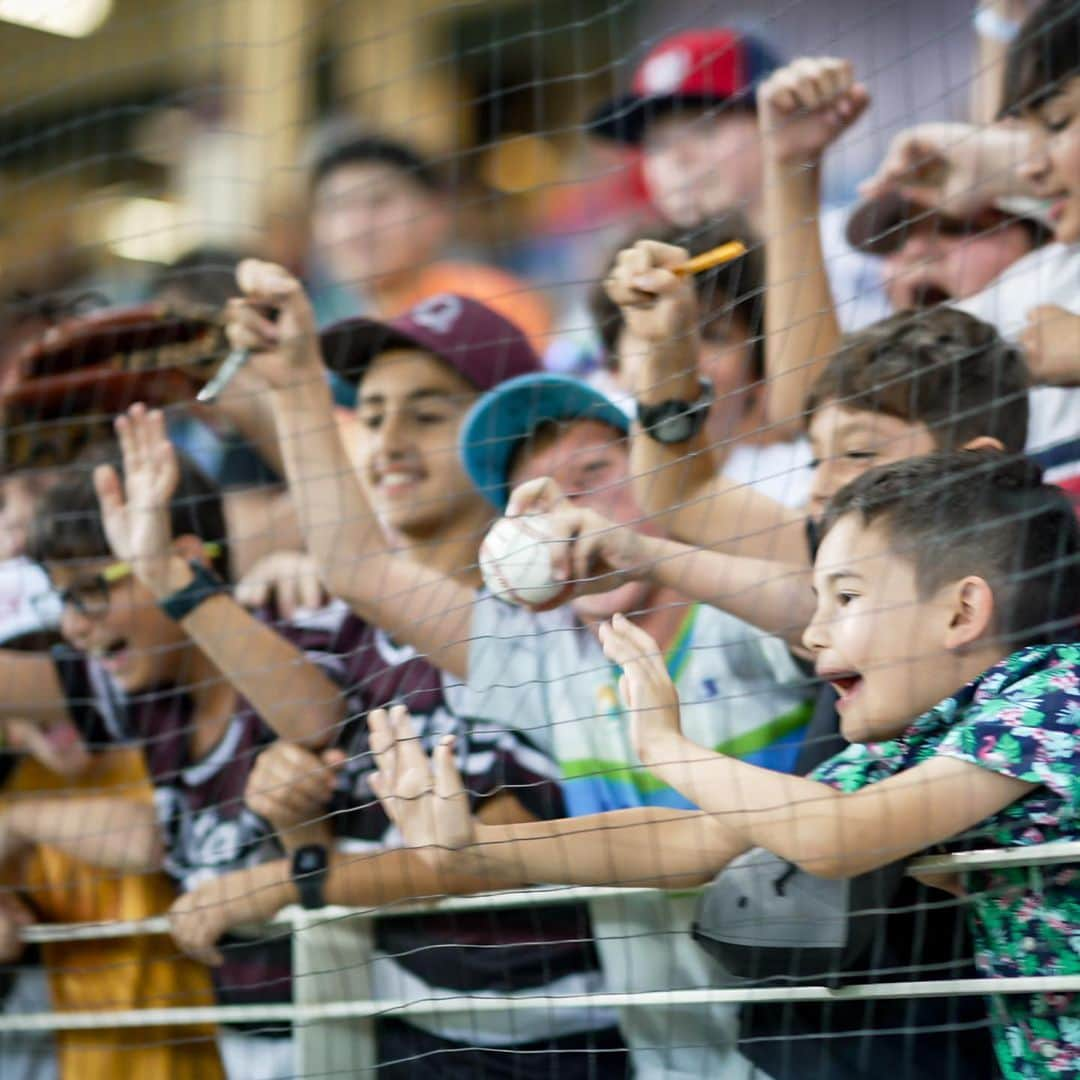 ディディ・グレゴリウスさんのインスタグラム写真 - (ディディ・グレゴリウスInstagram)「Dubai Game 1  We making history here playing the first professional baseball in  Dubai Professional league coming soon Sony #f1.4」11月25日 7時56分 - sirdidig18