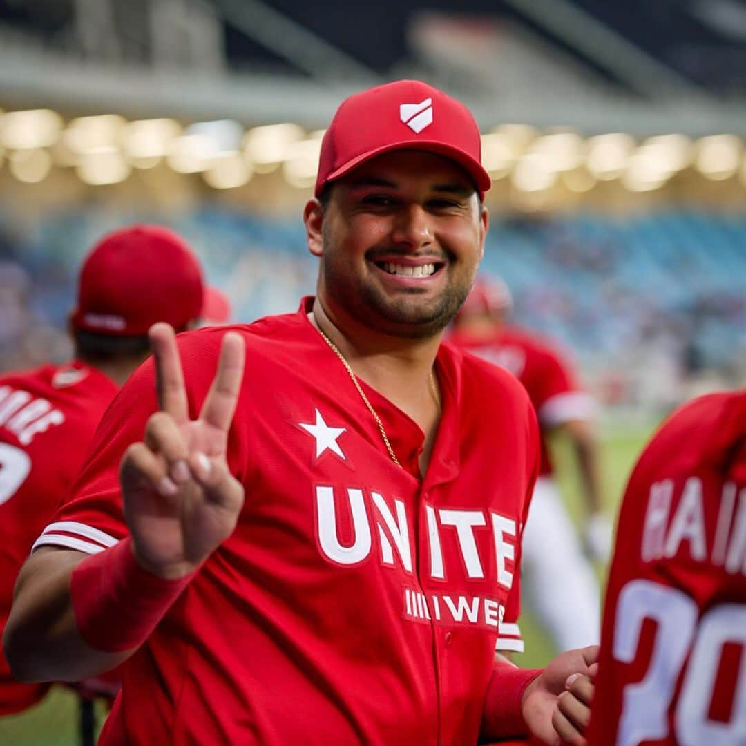 ディディ・グレゴリウスさんのインスタグラム写真 - (ディディ・グレゴリウスInstagram)「Dubai Game 1  We making history here playing the first professional baseball in  Dubai Professional league coming soon Sony #f1.4」11月25日 7時56分 - sirdidig18