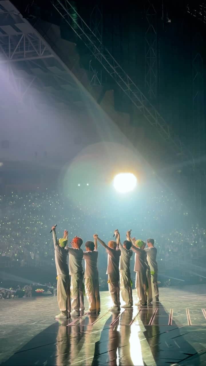 NCT 127のインスタグラム：「우리들의 이야기 끝이 없게💚  #NCT127 #NEOCITY #NEOCITY_THE_UNITY  #NCT127_NEOCITY_THE_UNITY」