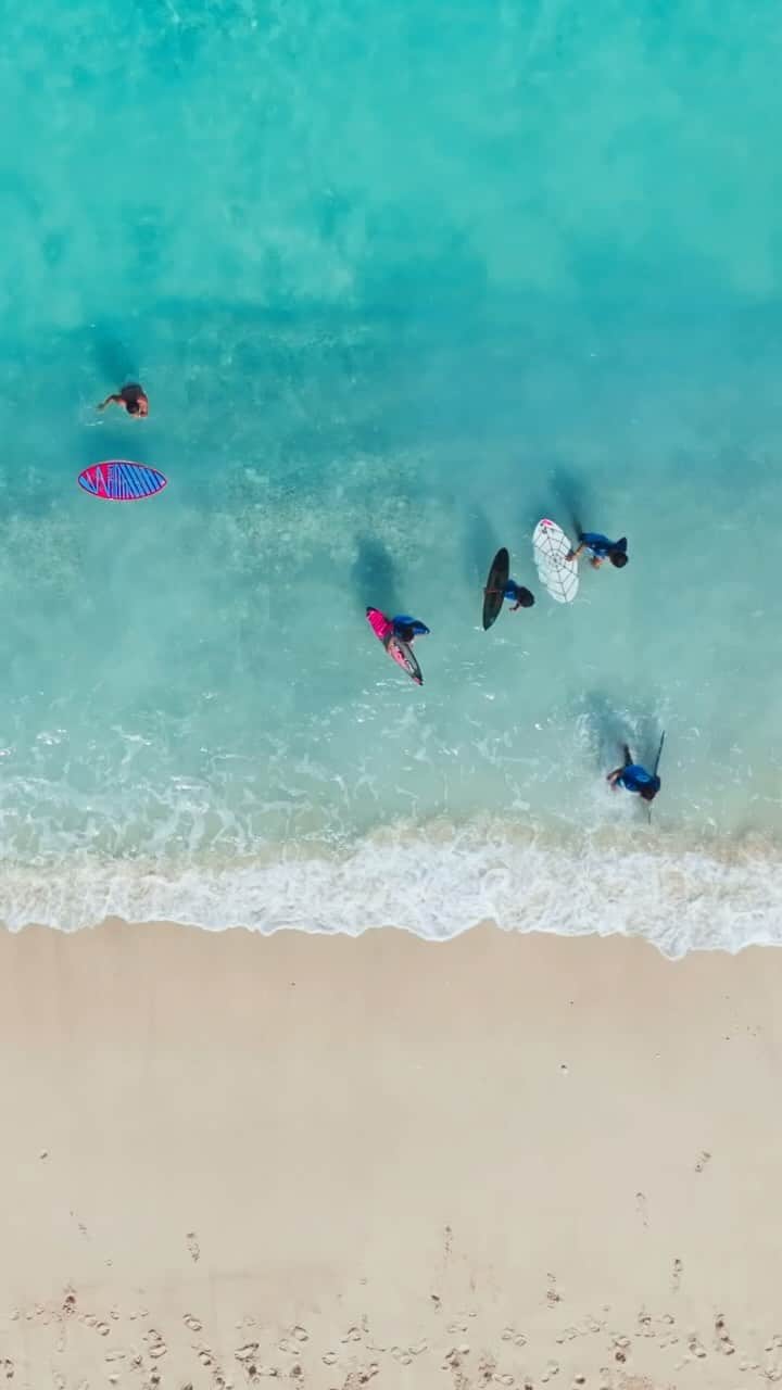 BEAUTIFUL DESTINATIONSのインスタグラム：「From north to south, the Philippine archipelago brims with incredible landscapes, turquoise blue waters, rich cultures, and a delectable variety of cuisines. 🇵🇭  Along the northwestern tip of the country, you’ll find the provinces of Ilocos Sur and Ilocos Norte. 🚗 They are home to natural and historical charms that narrate the story of the Philippines’ rich heritage. ✨ Heading south, an equally exciting range of activities awaits you, and the Davao region is the place for these adventures. 🌊 From extreme activities like white water river rafting to more serene experiences in idyllic beach destinations such as Samal Island and Dahican, the Davao region will undoubtedly leave you wanting more. 🚣  📍 @philippines.tpb」