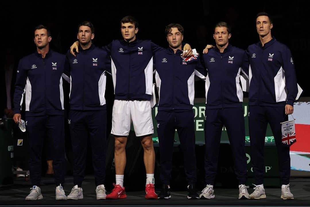 キャメロン・ノリーのインスタグラム：「Cheers to everyone involved for making this Davis cup season so special.  Thank you to all the fans that made the trip out to Malaga yesterday, another amazing atmosphere. 🇬🇧🎯☕️⚡️」