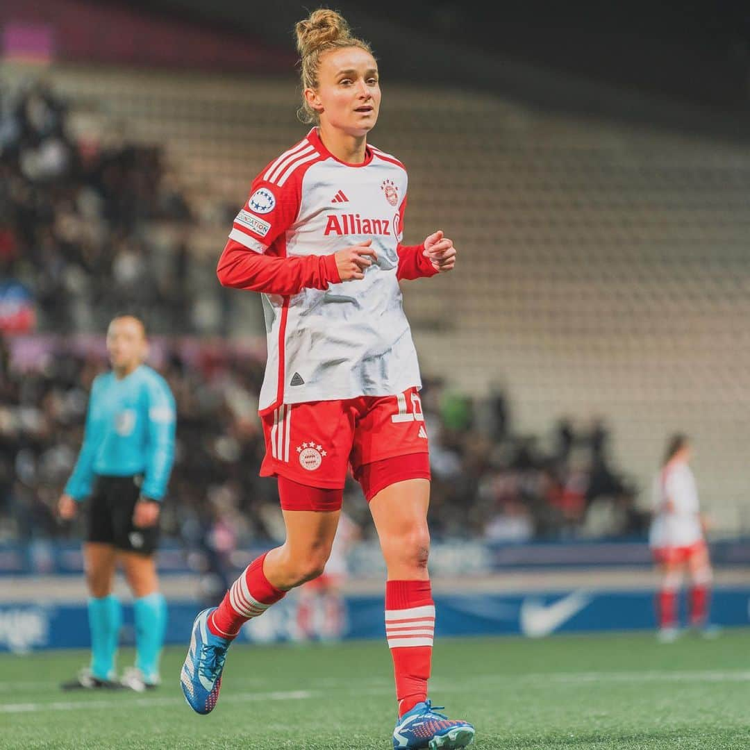 Lina Magullのインスタグラム：「Great team performance yesterday 🌟❤️  #habibi」