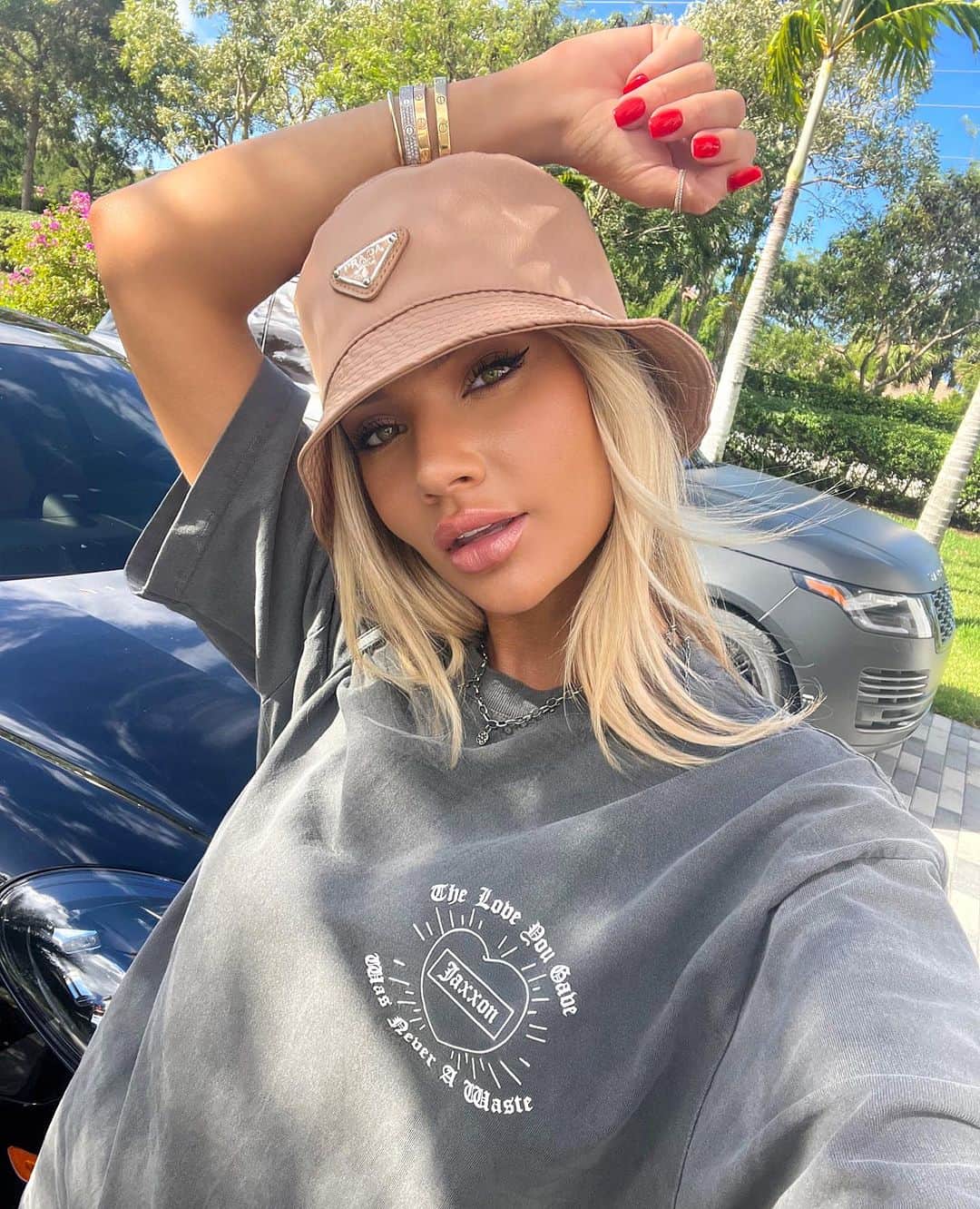 Alexa Collinsのインスタグラム：「why aren’t you shopping the @jaxxon Black Friday Sale? Go go go! 50% off sitewide 🫶🏼📸 #jaxxon #ad」
