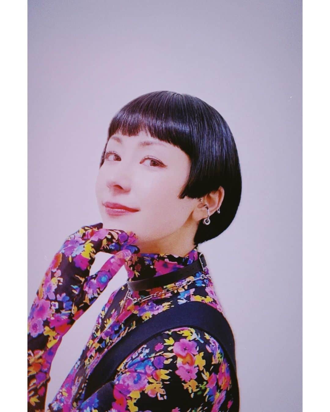 木村カエラのインスタグラム：「PRODUCE 101 JAPAN THE GIRLS #8 @produce101japan_official  順位発表式。 リアルタイム配信もみました。　  国民プロデューサーとしてしっかりしなくてはと思いながらも、みんな本当に頑張ってるから、込み上げてくるものがあります。  悔しい気持ちは自分に期待をしてるから出てくる感情だと、わたしは思います。  またみんなの輝く姿をみれるのを 楽しみにしています。  ear cuff/necklace:@justineclenquet」