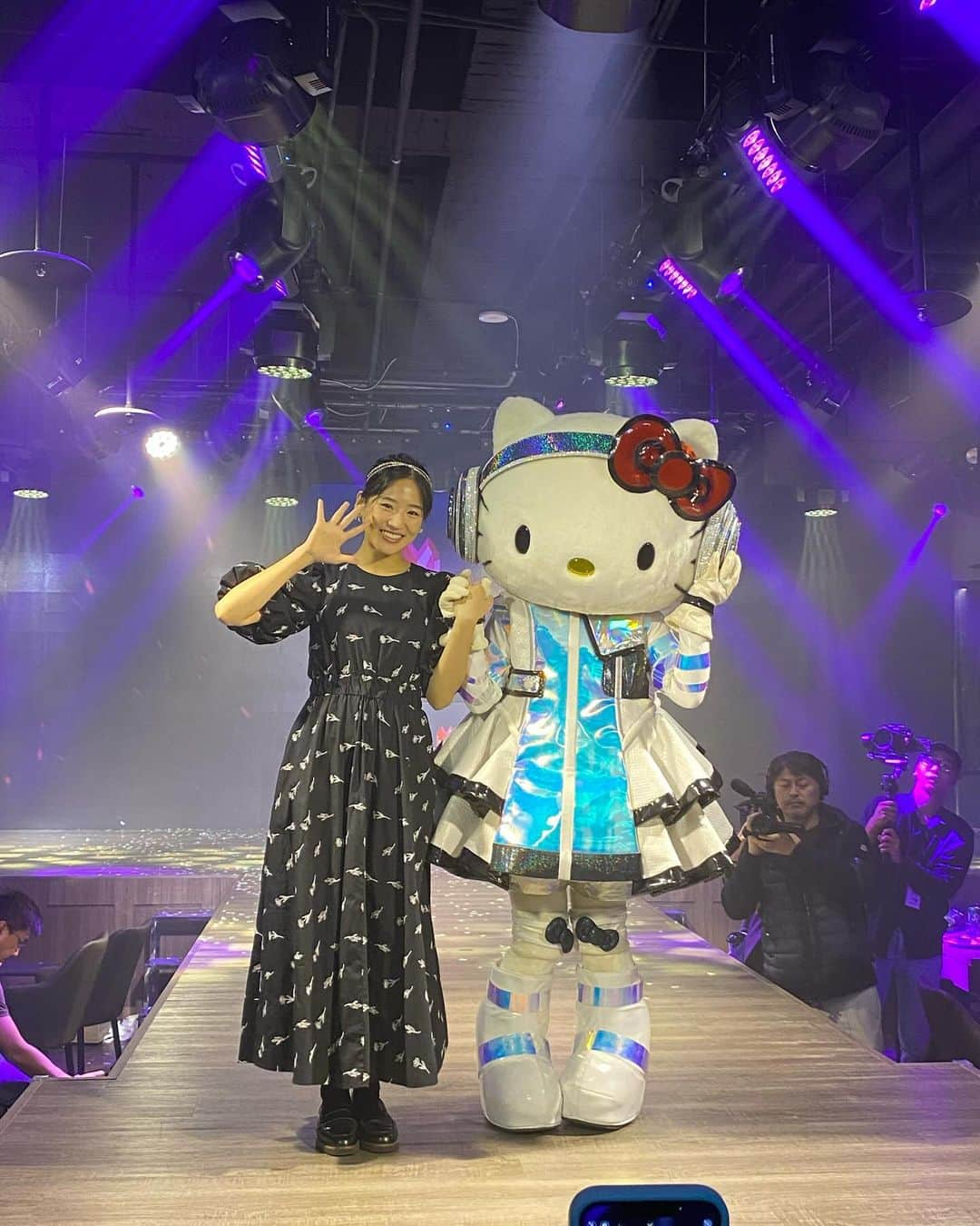 仲川遥香のインスタグラム：「Hello Kitty X Haruka in @sakura.tw.att 🌸 キティーちゃん可愛かった😍  #indonesia #jakarta #taiwan #hallokitty #ハローキティー #djhallokitty #sakura #台湾 #仲川遥香 #ジャカルタ生活」