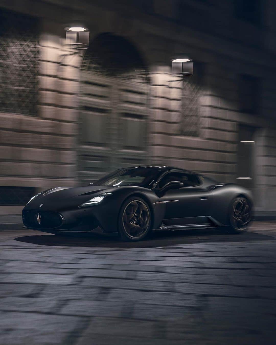 マセラティのインスタグラム：「Dominate the streets. Race the night. MC20 Notte. #Maserati #MaseratiMC20」