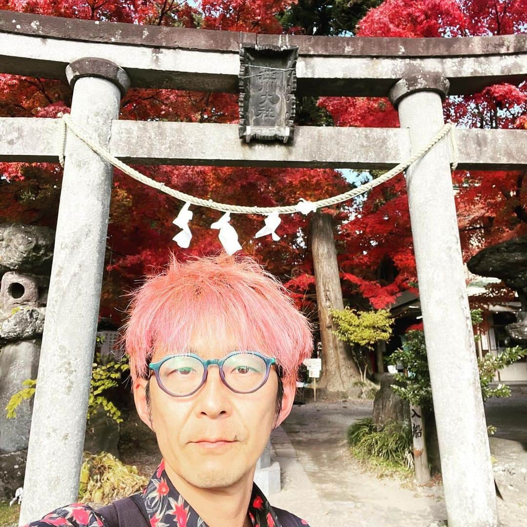 富所哲平さんのインスタグラム写真 - (富所哲平Instagram)「3回目。 古事記を学んできました。  もっともっと自分の命をフルで活かせるように。  もうとっくの昔から、自分のためだけにお金を稼ぐなんてビジョンではやってなくて、あたくし。 いかにして社会を良くするか。そのために自分には何ができるか。世のため人のために、何ができるか。お金はそのための手段でしかなくて、絶対に目的になり得ないのに。  そのタイプの勘繰りを食らうと、 見てる世界が違い過ぎて、どこから説明したらいいのかわからなくなるから、がっくしくる。  それでも祓う。祓い続けて進む。」11月24日 23時07分 - tomitetsu823