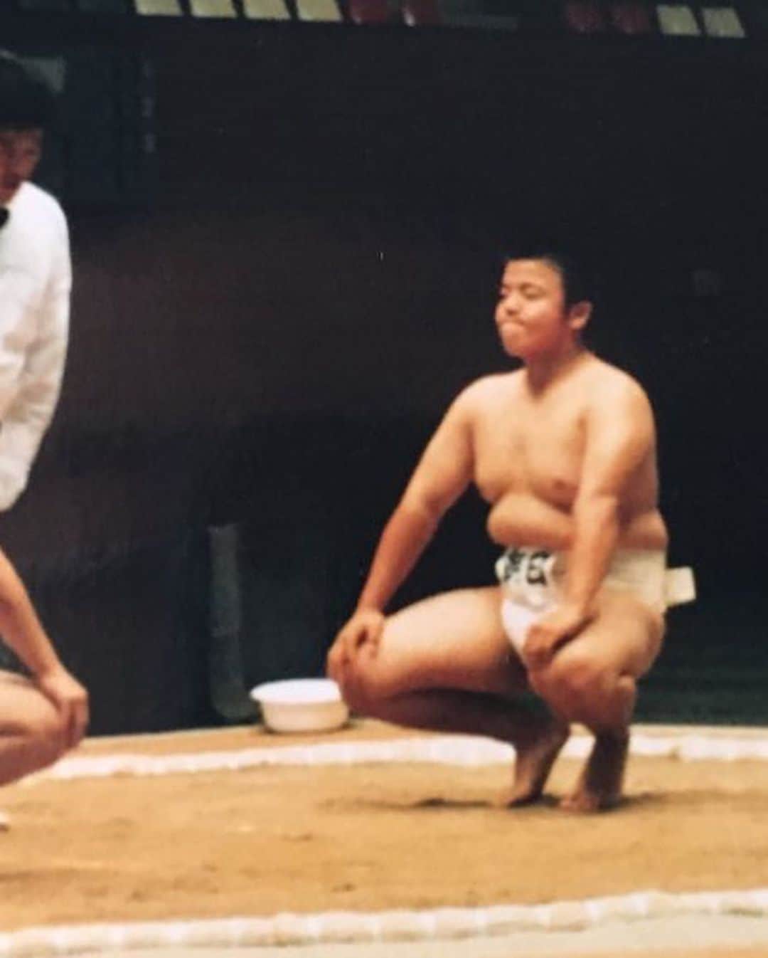 セルライトスパ大須賀さんのインスタグラム写真 - (セルライトスパ大須賀Instagram)「給油したよ。  ガソリンスタンドでバイト経験あります。 給油してキャップ閉めるまでのスピード見て欲しい。  今日は桃山学院大学の学園祭と森ノ宮シックスでした。  最近、吉本芸人の前に前座のようなかたちでお笑いサークルの学生さんが漫才を披露する事があります。  凄い時代だなぁと思います。  羨ましい！  これから熱くてドキドキするような大人の青春を送って欲しいです。  ありがとうが言える大人になってね。  私だって負けずにまだまだドキドキしちゃうんだから  どんな人生の結末を迎えるのか楽しみです。  出来れば大家さんになりたい。  いいねちょうだい。」11月24日 23時14分 - spa_osuka