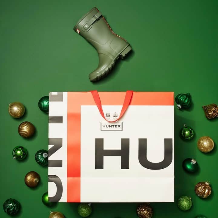 ハンターブーツのインスタグラム：「Stock up for the holidays with our #BlackFriday sale. Enjoy 25% off select styles on HunterBoots.com」