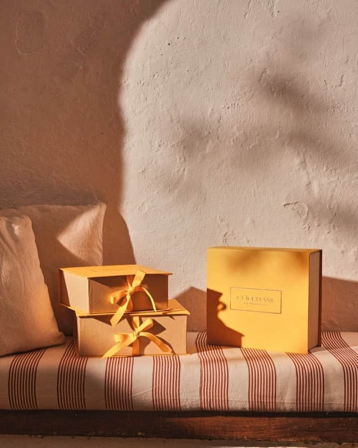ロクシタンのインスタグラム：「Did we mention yellow looks good on you? 💛  Stock up now on your holiday gifts during our Black Friday event! Enjoy a touch of Provence from every L'Occitane box you give (or keep!) 😉」