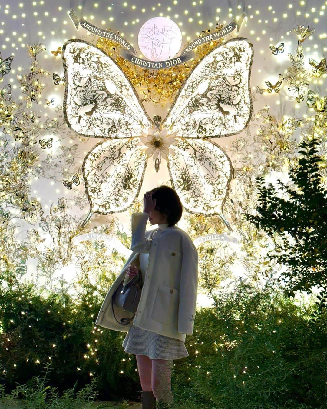 千葉由佳（ちばゆか）のインスタグラム：「. 🦋✨ 夜なのにとっても暖かい金曜日💫 Diorのライトアップがとっても綺麗でした🌟 三上悠亜ちゃんのブランド @mistreass_official の展示会へ行ったり、お茶したり素敵な華金♡⃛  ゆあちゃんが着てるニットワンピオーダーした🥹🩷」