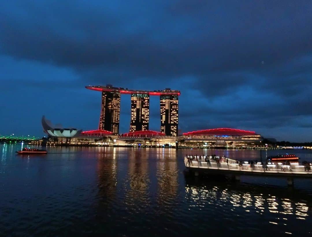 白川未奈さんのインスタグラム写真 - (白川未奈Instagram)「手乗り #マリーナベイサンズ 🇸🇬  1日目試合おわり✨ちょっとお散歩🚶‍♀️  #シンガポール #Singapore #STARDOM #prowrestling #MinaShirakawa #travel #travelphotography」11月24日 23時37分 - mina_shirakawa