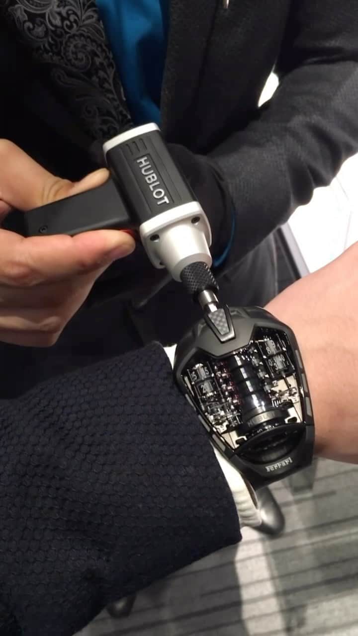 Daily Watchのインスタグラム：「Refueling the $345,000 Hublot LaFerrari ⛽️ I recorded this video back in 2016 and it completely blew up Instagram. Do you understand why? The LaFerrari has a power reserve of 50 days when fully wound. In order to wind the watch easily and quickly, Hublot developed a special “self-winding pistol” that comes with the watch 🔫🔥 #Hublot」