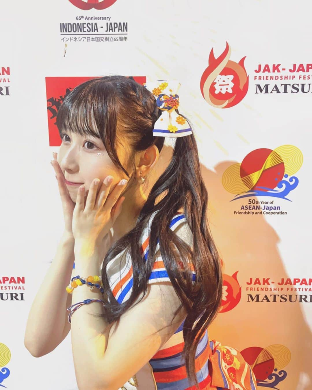 井上瑠夏さんのインスタグラム写真 - (井上瑠夏Instagram)「🇮🇩♥ ⁡ ~23.11.19 ୨୧ Jak-Japan Matsuri 2023の振り返り~ ⁡ 披露したSKE48の楽曲を 一緒に歌ってくれたり、 うちわで広めてくださったり、 横断幕を用意してくださっていたり、 応援してもらえていることを ジャカルタでの ステージを通してすごく実感して 言葉では表せられないくらい 感動して胸いっぱいになりました。 ステージからの景色を しっかり目に焼き付けました...🥺 すごく貴重な経験を ありがとうございました。 この日を一生忘れません！ ⁡ 🇯🇵⭐️🇮🇩🤍 ⁡ Aku sangat senang bisa bertemu dengan semua orang di Jakarta. Aku tidak akan melupakan hari ini!Aku suka sekaliiiii! 🤍 Mohon dukungan untuk kedepannya ⭐️ ⁡ #Jakarta #inndonesia #🇮🇩 #JJM48 #idol #ske48 #ツインテール」11月24日 23時44分 - ruka_inoue48