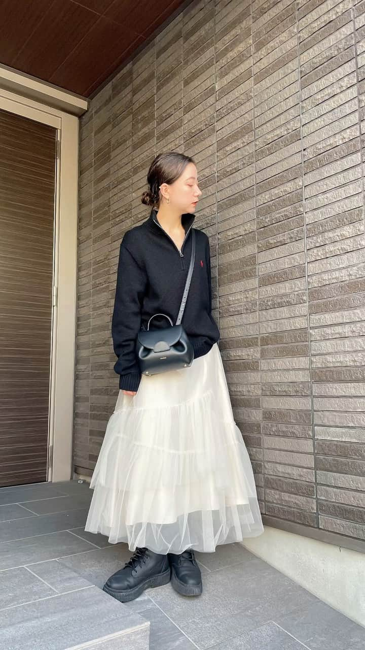 M a r i n aのインスタグラム：「.  栃木 那須にあるお気に入りの おこわ屋さん♡  Tops @snidel_official  Skirt @snidel_official  Bag @polene_paris  Shoes @snidel_official @pumajapan   #153cmコーデ」