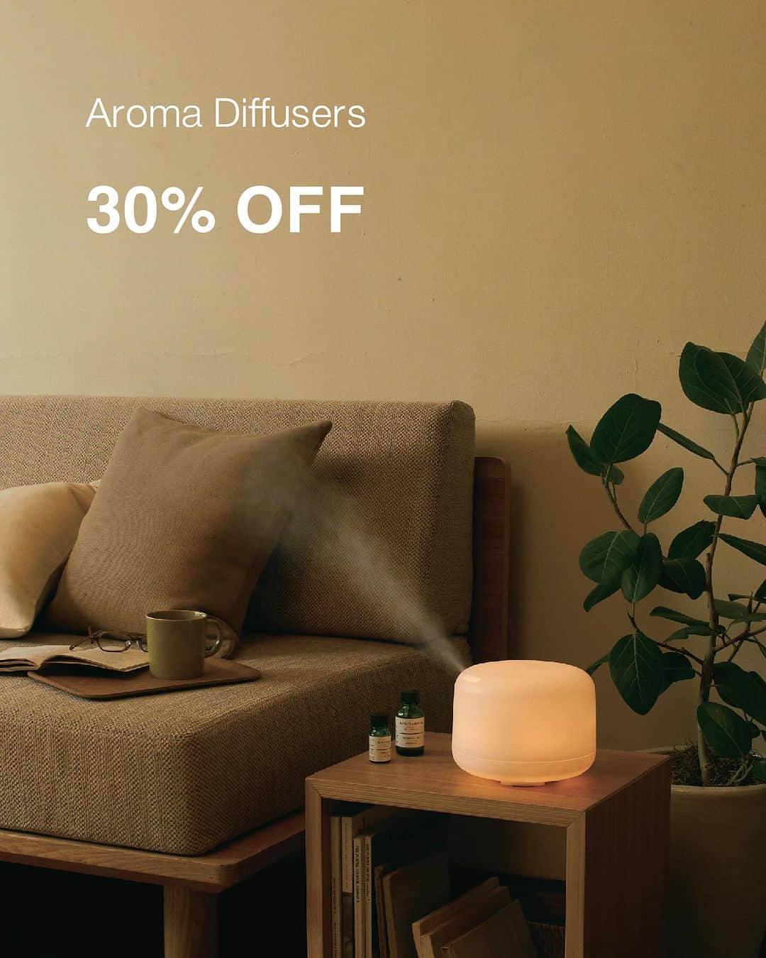 MUJI USAのインスタグラム：「Black Friday deals are officially live!   Shop our Friday-exclusive $99 36L Hard Carry Suitcase in-stores only, plus more deals on fan favorites like the Body Fit Cushion Set and Aroma Diffusers!   Shopping online? Find more Black Friday deals via link in bio.   #MUJI #MUJIUSA #BlackFriday」