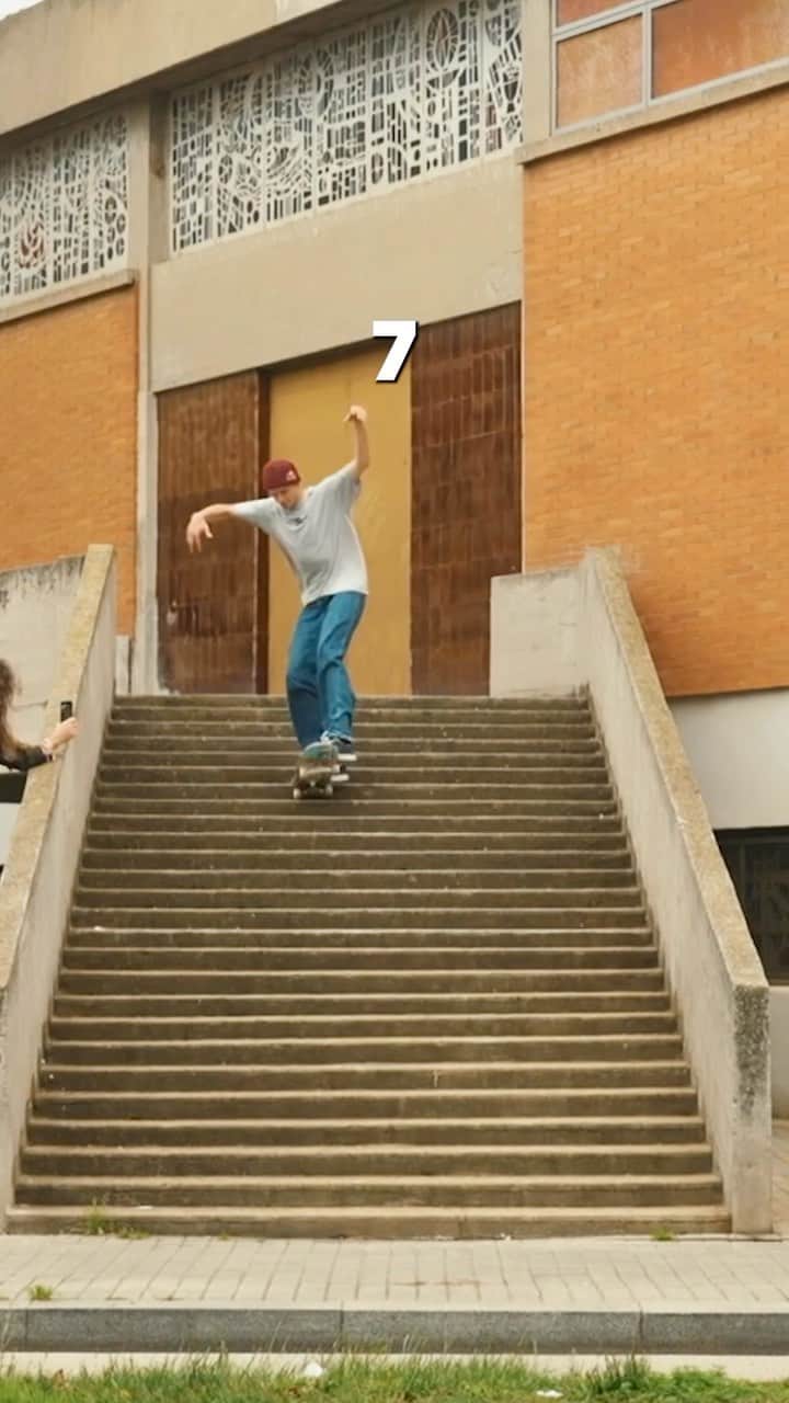 レッドブルのインスタグラム：「beating his record, one step at a time 🫶  🛹: @madarsapse   #redbull #givesyouwiiings #skateboarding #skateboard #ASMR」