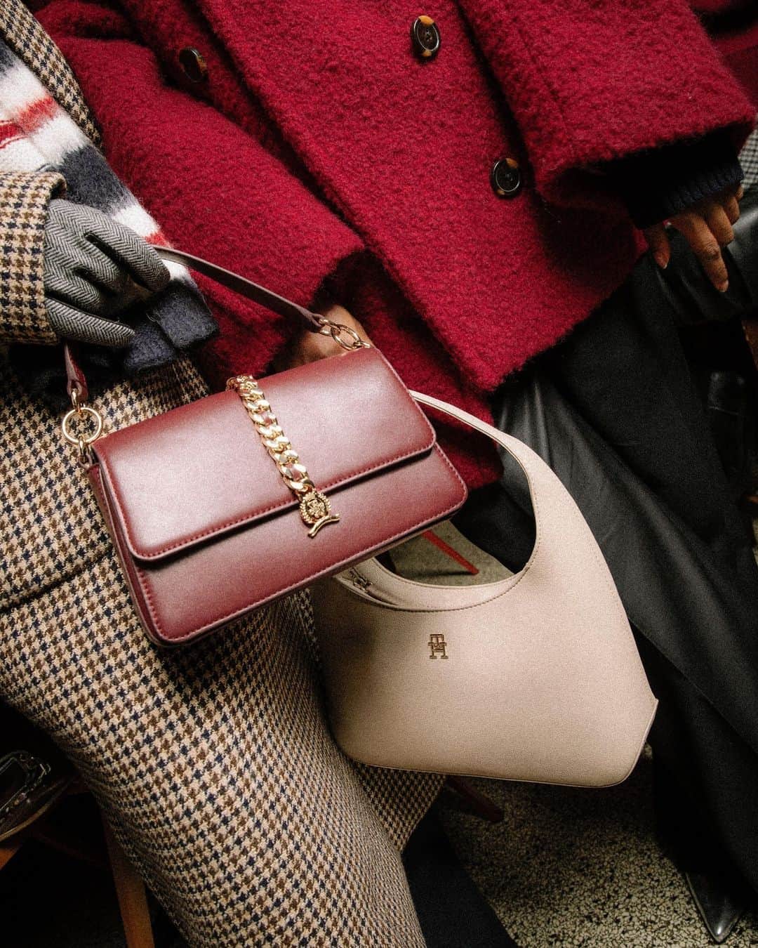 Tommy Hilfigerのインスタグラム：「Need the perfect accessory this Holiday season? We’ve got you covered. #GiftsForHer」