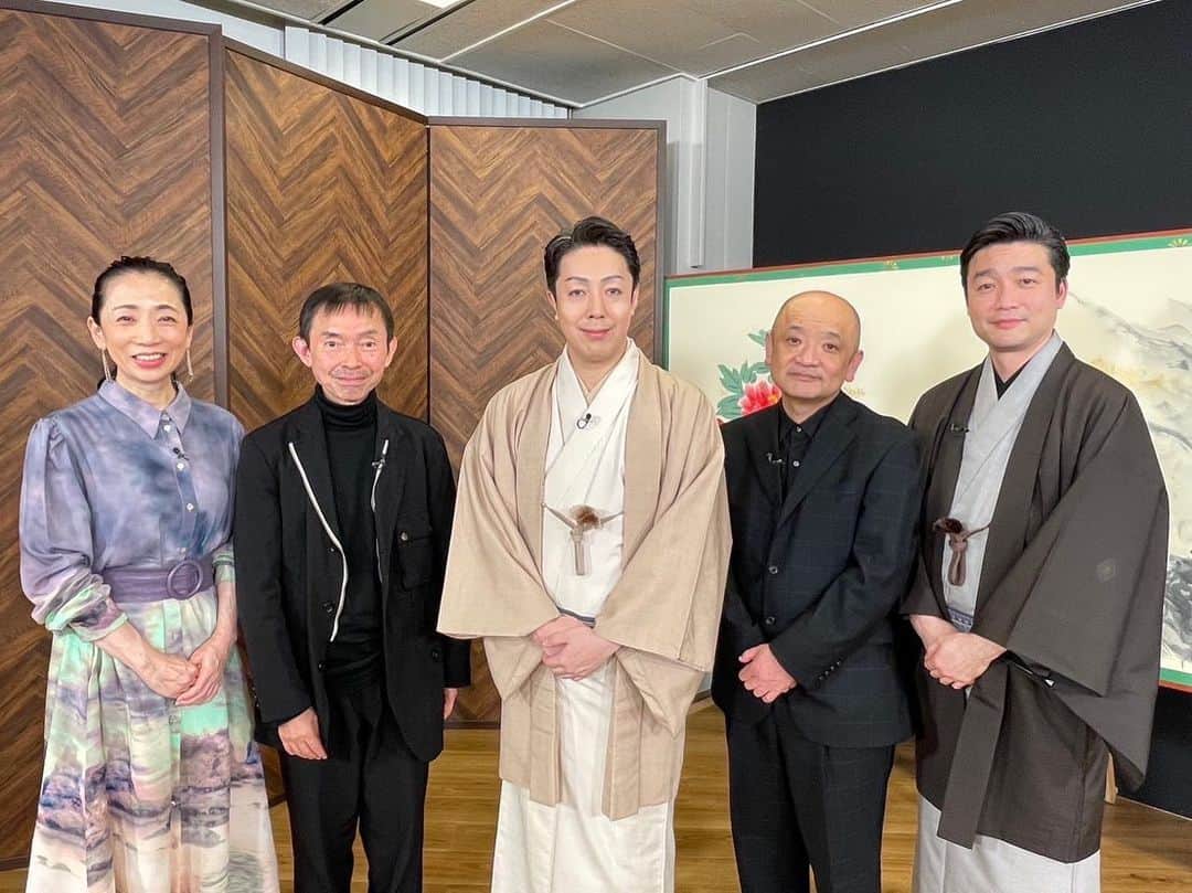 尾上菊之助のインスタグラム：「. 11月17日、25日と2回に渡り、「歌舞伎家話」第30回 上ノ巻・下ノ巻の生配信に出演し、今月上演中の「極付印度伝　マハーバーラタ戦記」の関係者、出演者の皆さんとお話しをいたしました。 ⁡ 生配信は終了していますが、まだアーカイブ視聴が可能です。 上ノ巻は明日25日まで、下ノ巻は27日までですので、残りの期間は短いですがまだご視聴でない方はぜひご覧ください。 チケットはイープラスのサイトでご購入いただけます。 ⁡ 以下、イープラスウェブサイトより ⁡ 〈上ノ巻〉 ■出演者：尾上菊之助、青木豪、宮城聰、尾上菊之丞　聞き手：吉崎典子 ■配信日時：11月17日(金)20時00分～ 生配信 ※配信時間は70分程度を予定 ※一度チケットをご購入いただくと11月25日(土)23時59分までアーカイブ視聴可能！ ⁡ 〈下ノ巻〉 ■出演者：尾上菊之助、中村萬太郎、中村米吉、中村隼人　聞き手：吉崎典子 ■配信日時：11月21日(火)20時00分～ 生配信 ※配信時間は70分程度を予定 ※一度チケットをご購入いただくと11月27日(月)23時59分までアーカイブ視聴可能！ ⁡ #歌舞伎家話」