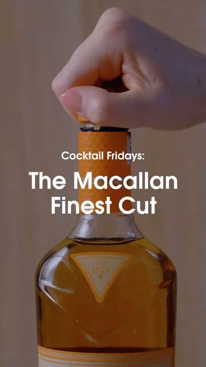 セルフリッジズのインスタグラム：「Cocktail Fridays •  Spruce up your whisky on the rocks with @The_Macallan Finest Cut. Housed in a box crafted from discarded meadow cuttings this single-malt Scotch is made using a mixture of sherry-seasoned oak and bourbon casks.  You’ll need: 40ml @the_macallan The Harmony Collection Amber Meadow scotch whisky 30ml junmai sake 5ml coconut water 5ml gomme syrup A twist of lemon for garnish  Method: Add all ingredients to a mixing glass and stir over ice. Strain into a rocks glass over ice and add a twist of lemon for garnish.   Tap the link in bio to shop The Harmony Collection Amber Meadow.」