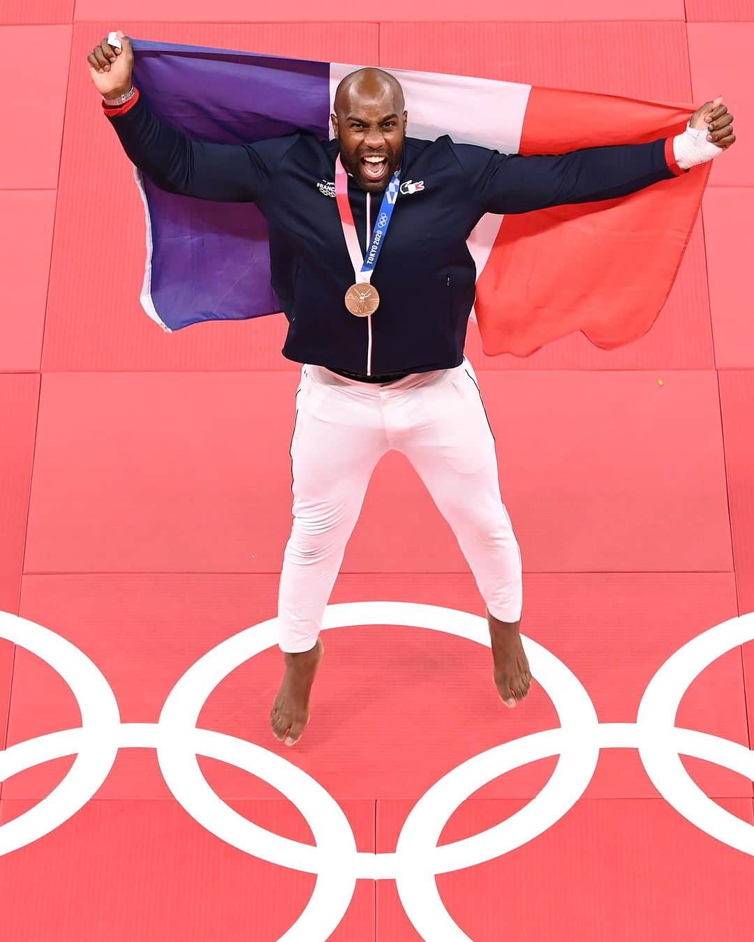 テディ・リネールのインスタグラム：「En route vers mes 5es #JeuxOlympiques 🤩 Fier de représenter mon pays à la maison 🇫🇷🫶🏾 On arrive #Paris2024 🙌🏾  On the road to my 5th #OlympicGames 🤩 So proud to represent my country at home 🇫🇷🫶🏾 #Paris2024 here we come 🙌🏾   📸 @philippe.millereau」