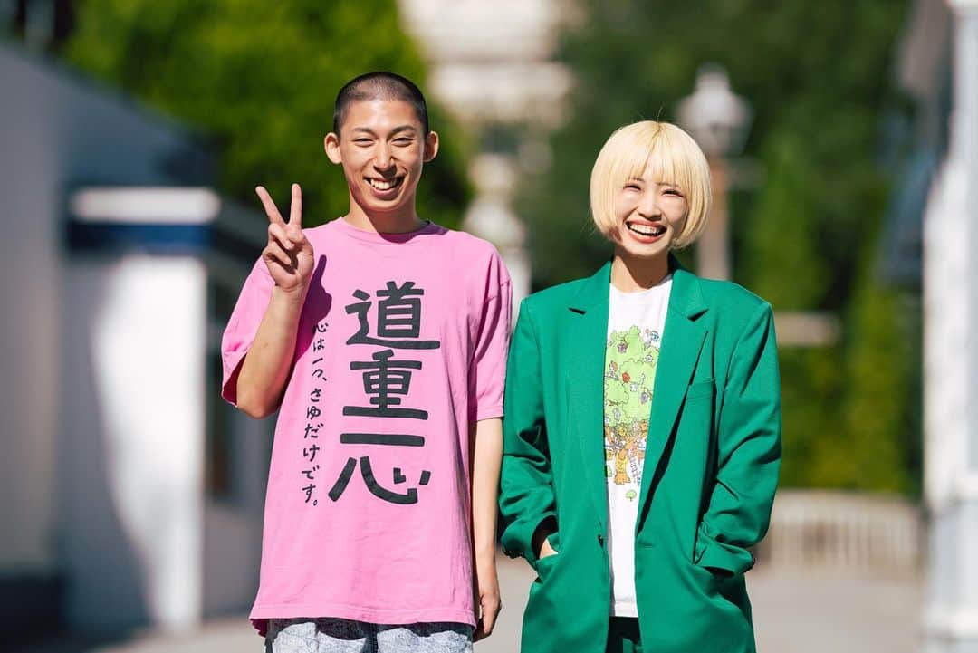 しばたありぼぼのインスタグラム：「. 【💐ご報告💐】 インターネットのみなさん、こんにちは！ ヤバイTシャツ屋さんのありぼぼと申します。 ご報告があります。 芸人のどんぐりたけしくんと入籍しました！ ご報告は以上です。 失礼します！」