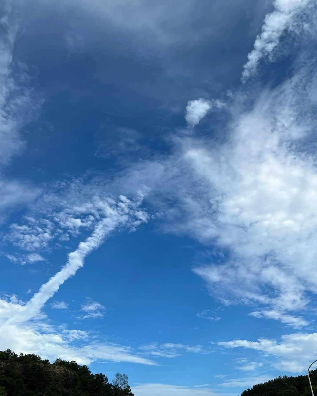 田村響華さんのインスタグラム写真 - (田村響華Instagram)「⁡ 夏からこつこつと空の写真をためてました わたしは夕陽が出る前の桃色雲が好き🍑 ⁡ 高校生のころ(沖縄時代)台風が来る前の空がピンクと紫がかってて大好きだったことを思い出した~ ⁡ 好きなものって変わらないかも☁️ ⁡ #空 #入道雲 #雲」11月25日 0時07分 - kyo_ka1016