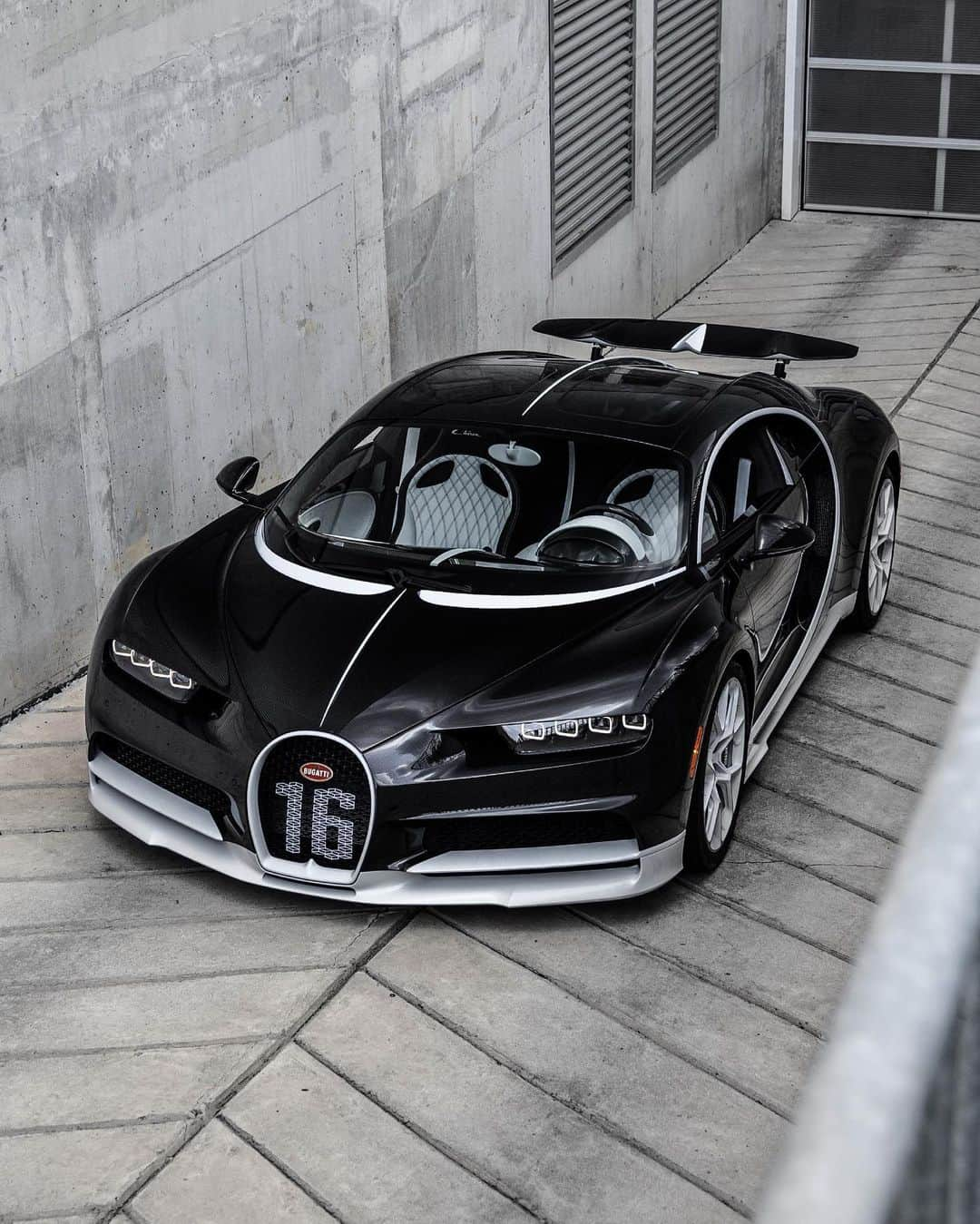 ブガッティさんのインスタグラム写真 - (ブガッティInstagram)「Delicately sculpted in collaboration with a Canadian client, this CHIRON Sport pairs performance and elegance. The carbon-fibre masterwork intertwines sleek Grey Carbon with Gris Rafale and Beluga Black accents, with Gun Powder notes delivering dramatic visual contrast.  #BUGATTI #CHIRONSport #BUGATTIToronto  captured by: @toronto_supercar_spotting – WLTP: bugatti.link/consumption」11月25日 0時10分 - bugatti