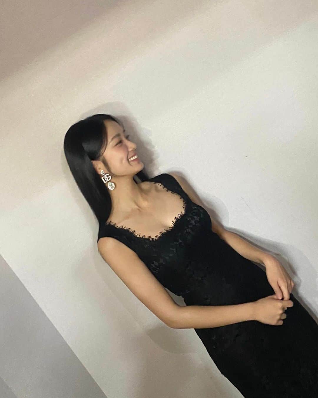 キム・ヘユンのインスタグラム：「청룡영화상 수상하신 모든 분들 축하드립니다🖤🖤🖤」