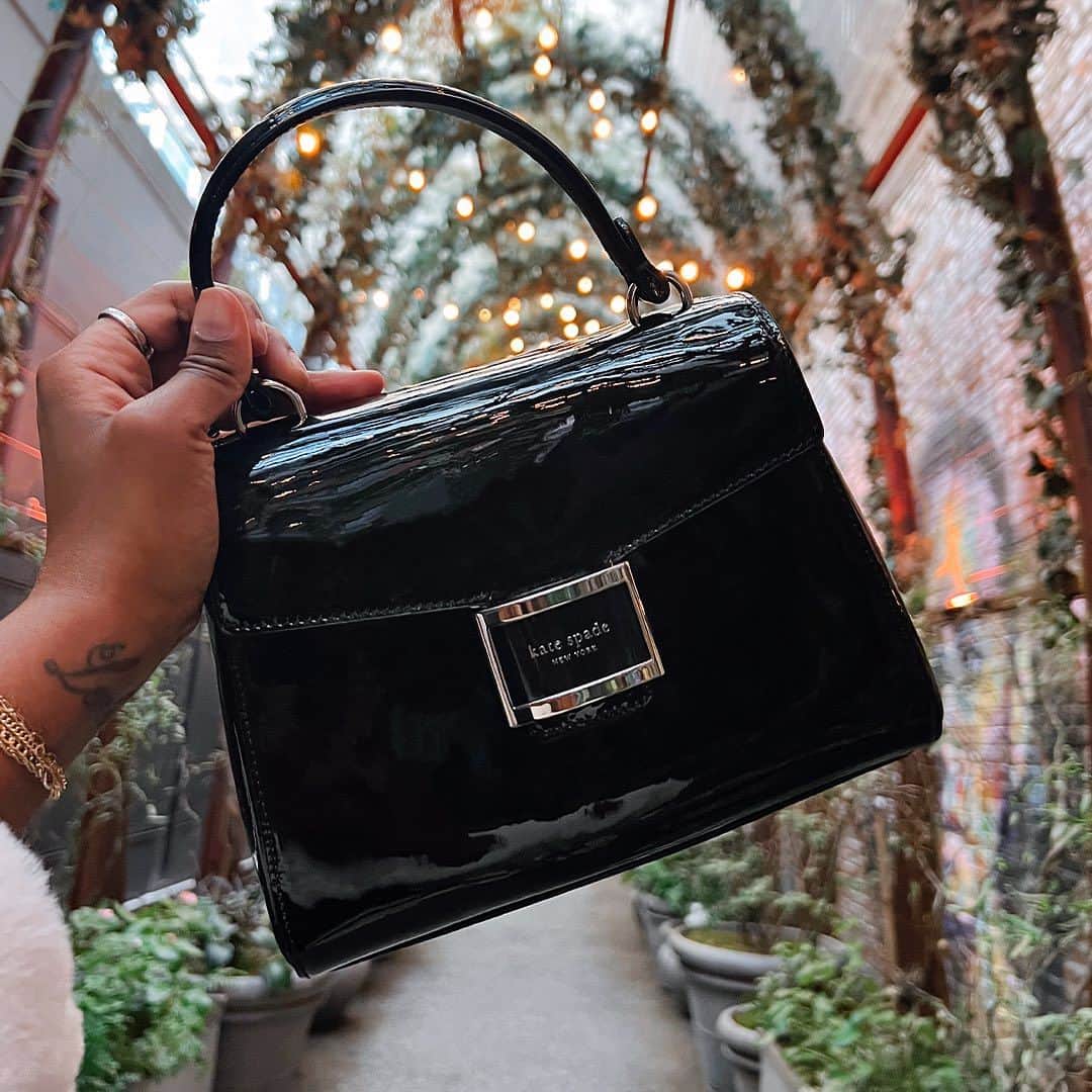 ケイト・スペードのインスタグラム：「How we do Black Friday. 📸: @rahelbrhane_ #katespadeny」
