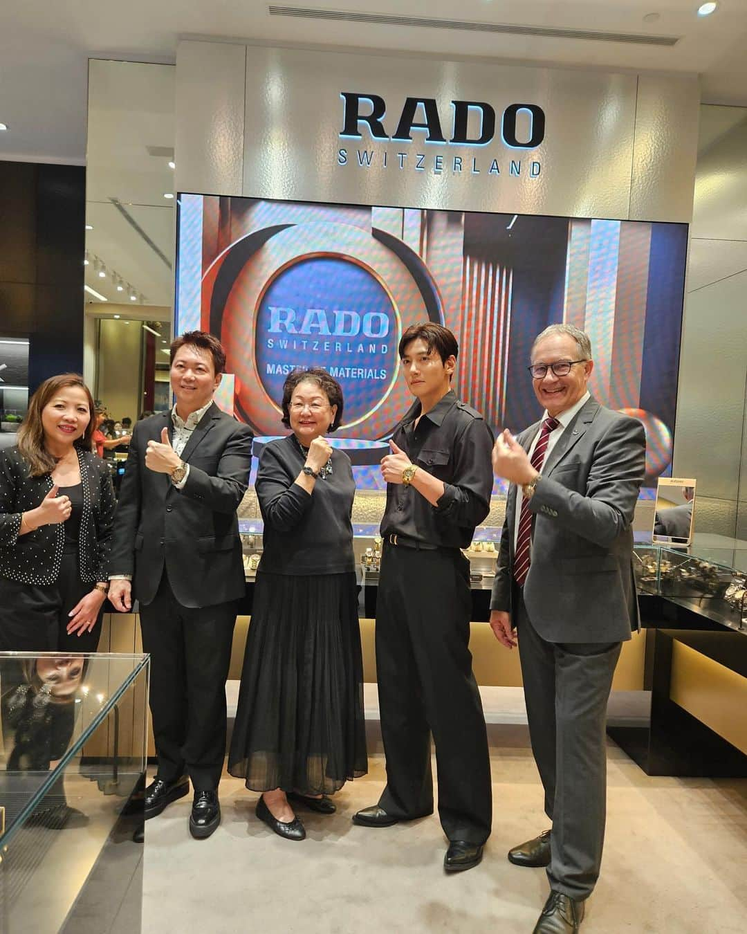 チ・チャンウクさんのインスタグラム写真 - (チ・チャンウクInstagram)「즐겁게 행사 하고 한국으로 돌아가요😎  #RADO #MALAYSIA」11月25日 0時18分 - jichangwook