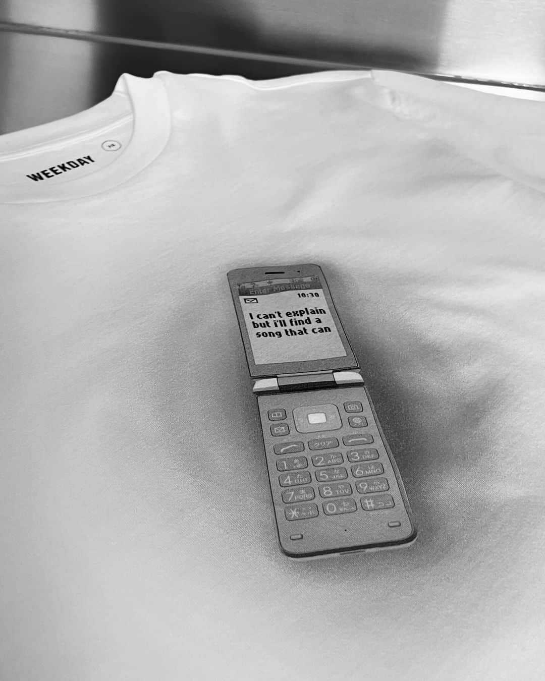 ウィークデイのインスタグラム：「ZEITGEIST WEEK 47 - Turn on your bluetooth, babe.  Our Zeitgeist t-shirts are available at https://www.weekday.com/en/zeitgeist.html, and are printed on demand. #weekdayzeitgeist」