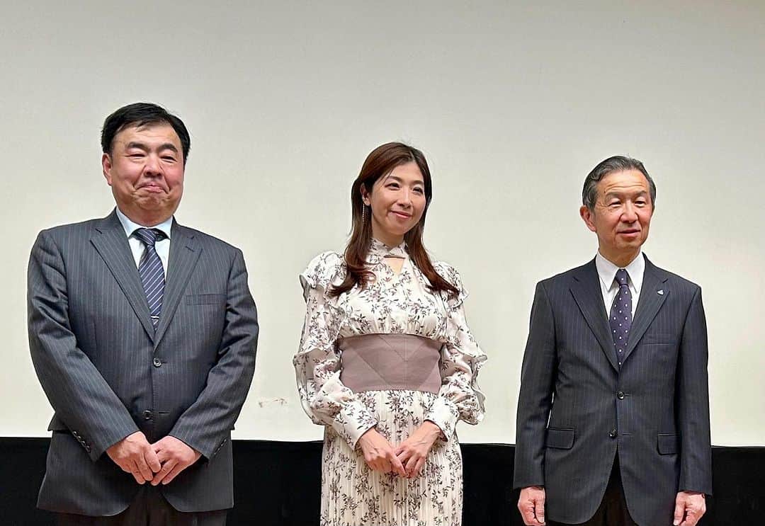 半井小絵のインスタグラム：「今日は朗読劇の稽古のあと、葛飾法人会主催 地域の集いで講演をさせていただきました。  お世話になりました法人会の皆様、話を聴いてくださった皆様、有難うございました。  今回の講演も温かい雰囲気の会場で、とても幸せな時間でした☺️」