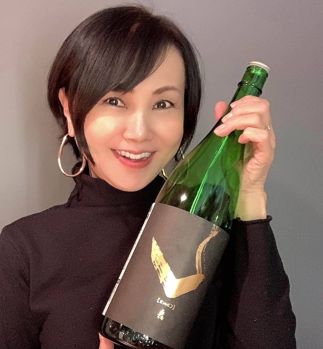 石津香織さんのインスタグラム写真 - (石津香織Instagram)「. ここは、 毎月、楽しみに お伺いしている だいどこなかさん♥️  @daidoko.naka   今日は、 息子と 楽しんできました。^ - ^  毎回 感動の6品で 3300円😃  倍の6600円でも、 お安いくらいの クオリティ🍾♥️😍  日本酒🍶が、 好きな息子は、 オーナーさんが お料理に 合わせてくださる 日本酒🍶に 感動😃  絶妙な ペアリング🍶  お料理6品 お酒🍶6種類で 6300円  安すぎる^ - ^ ほんまオススメ♥️ ぜひぜひ 行ってみてねー^ - ^  大阪難波から、 徒歩10分  大国町駅🚉 徒歩5分  難波ハッチの すぐそば @daidoko.naka   今日も、 幸せ時間を ありがとうございました。😊  @daidoko.naka   PR @daidoko.naka #だいどこなか #難波グルメ #こだわり日本酒 #大国町グルメ #日本酒居酒屋 #和食コース #和食ディナー #なにわグルメ」11月25日 0時23分 - kaori.ishizu