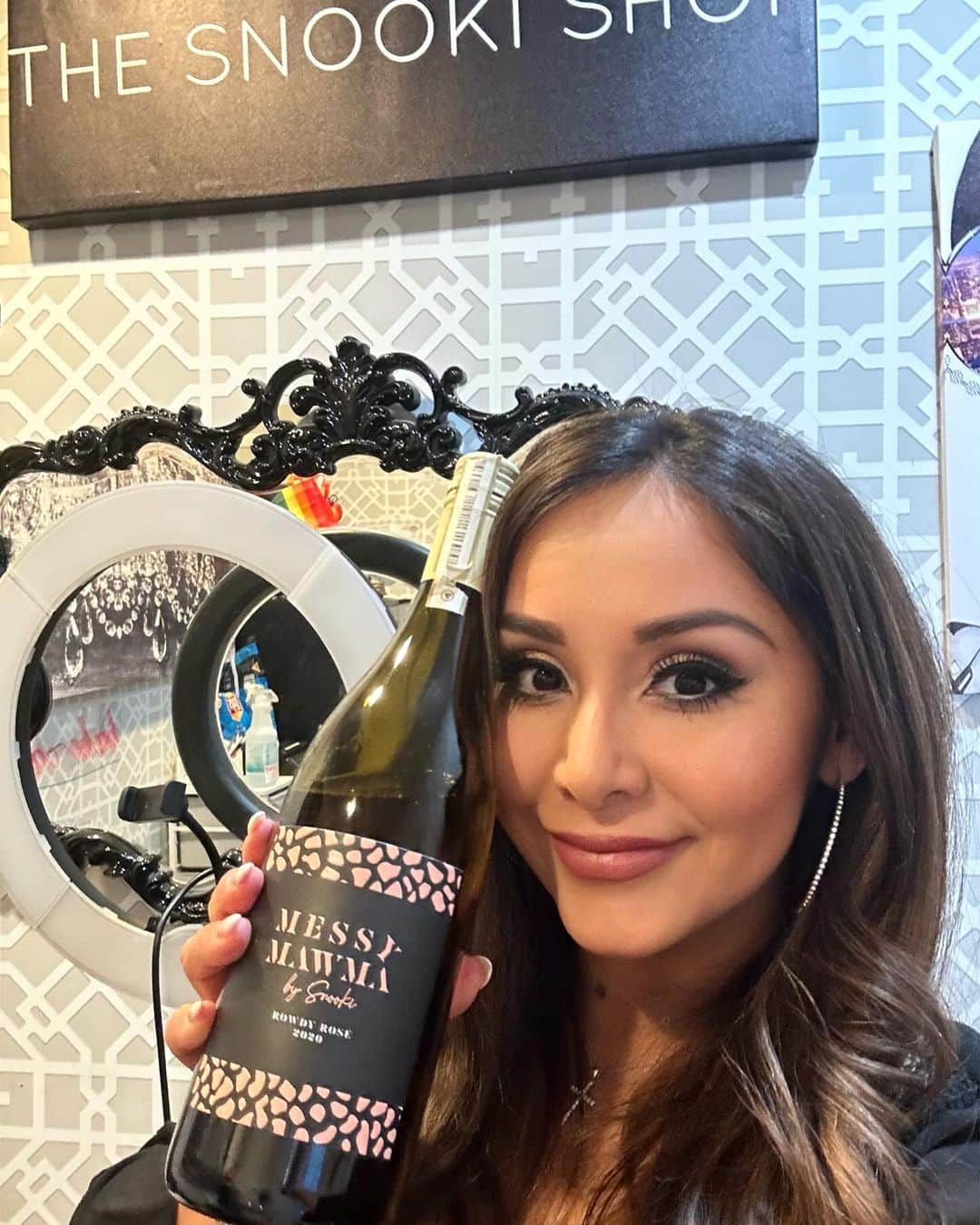 ニコール・ ポリッツィさんのインスタグラム写真 - (ニコール・ ポリッツィInstagram)「Happg BLACK FRIDAY ✨🛍  @thesnookishop 45% OFF everything! First 25 shoppers in stores will get a gift from me!  Online orders order $75 will get a free gift from me! 🛍 code: BFRIDAY23  OPEN in Madison & Seasids Heights NJ 💋」11月25日 0時30分 - snooki