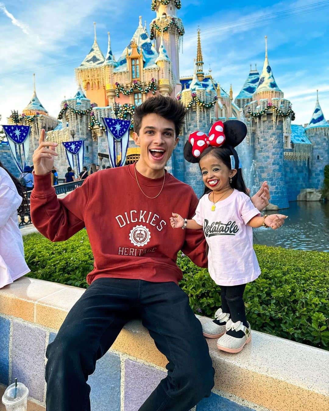 Brent Riveraさんのインスタグラム写真 - (Brent RiveraInstagram)「I spent 24 hours with the world’s shortest woman and America’s tallest man😱 YouTube video is out now❤️」11月25日 0時33分 - brentrivera