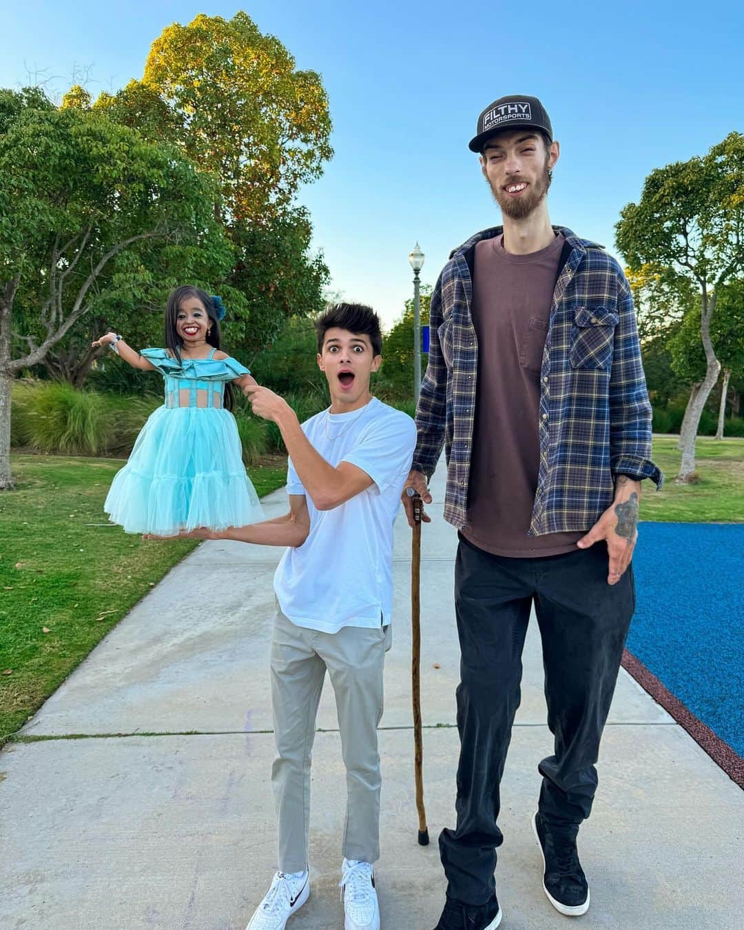 Brent Riveraのインスタグラム：「I spent 24 hours with the world’s shortest woman and America’s tallest man😱 YouTube video is out now❤️」