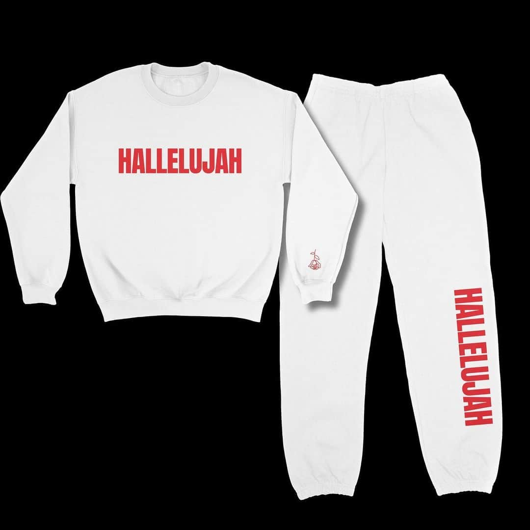 キンバリー・ペリーのインスタグラム：「Hallelujah Merch Drop! Happy Black Friday y’all! All merch is 20% off this weekend thru Cyber Monday. Link in bio. Get chu some. #mostwivesapproved #merrybloominchristmas」