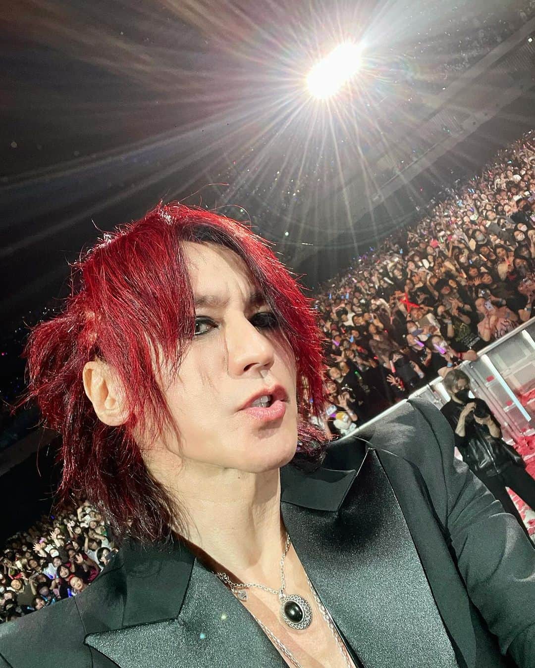 のインスタグラム：「From Tokyo with Love 1123.  THE LAST ROCKSTARS、有明アリーナ公演Day3。 全霊で己を出し切りました。素晴らしいライヴだった。 あのエネルギーが世界に響いたらいいな。先立った仲間に届いていたらいいな。 みんな本当にありがとう。心から感謝します。  #THELASTROCKSTARS #TLRS #YOSHIKI #HYDE #SUGIZO #MIYAVI #PATA #PSYCHOLOVE #有明アリーナ」