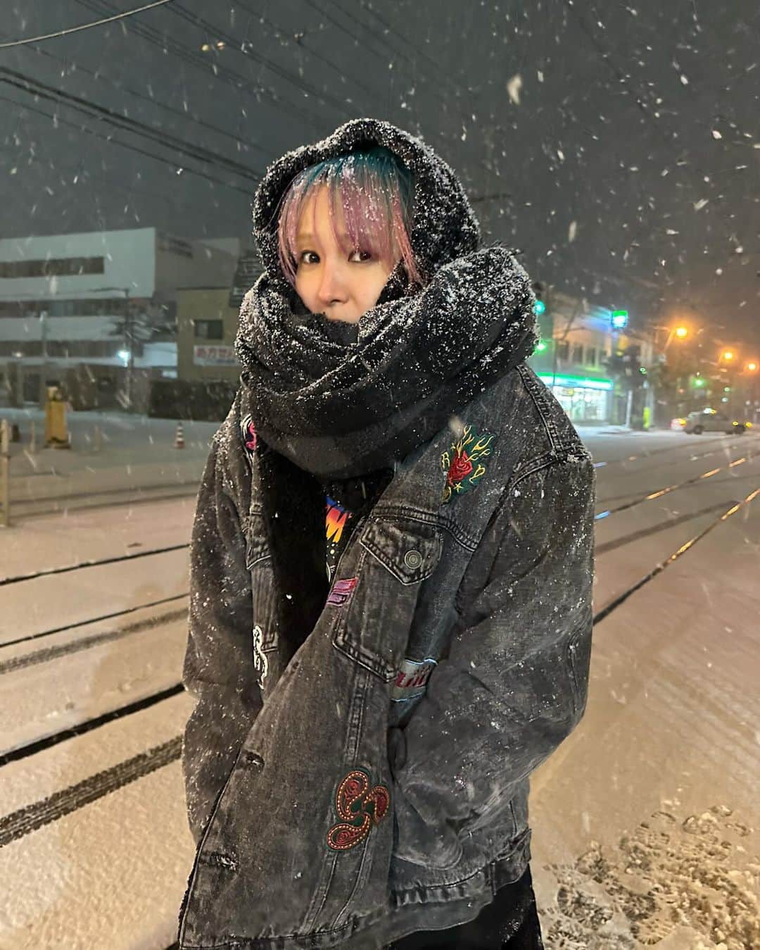 LiSAさんのインスタグラム写真 - (LiSAInstagram)「さむすぎてもはやゆきだるま凍る☃️ #LANDERツアー #函館」11月25日 0時51分 - xlisa_olivex