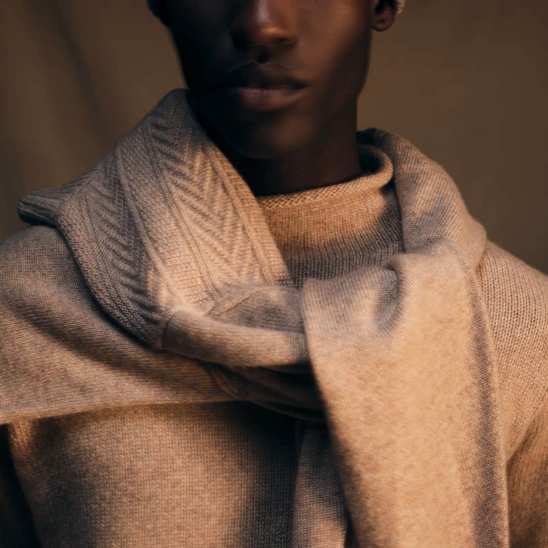 Johnstonsのインスタグラム：「Discover refined, relaxed warmth in our lounge-inspired edit, ‘In Pursuit of Comfort’. Soft, neutral tones bring a sense of calm to everyday dressing.⁣ ⁣ ⁣ ⁣ ⁣ ⁣ ⁣ ⁣ ⁣ #JohnstonsOfElgin #Cashmere #CashmereLoungewear #CashmereLounge #NeutralKnitwear #NeutralSweater #NeutralStyle」