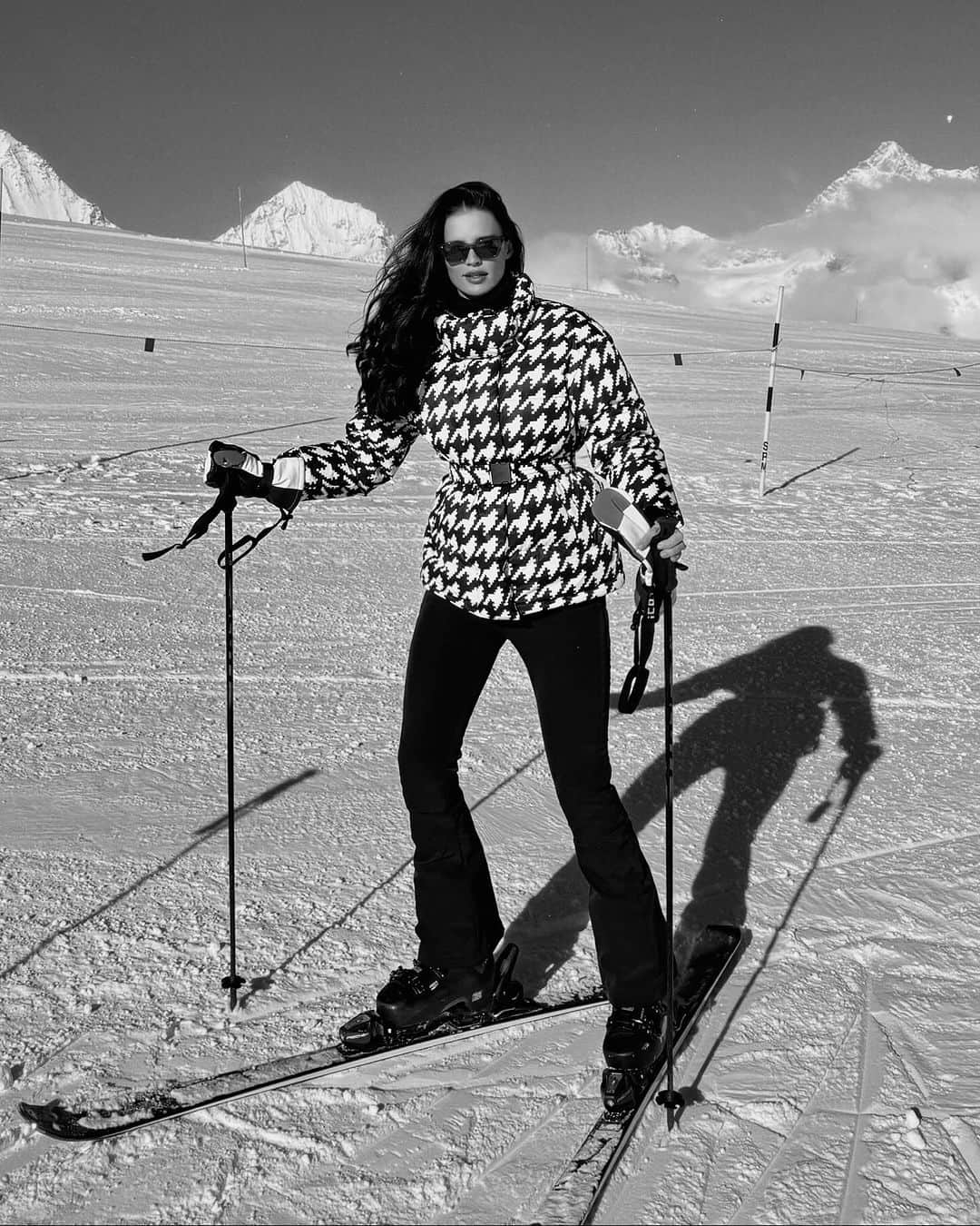 アンナ・アンドレスのインスタグラム：「Kicking off the ski season with @doina and @perfectmomentsports .🩵 Thank you for such a lovely time together! #perfectmomentsports」